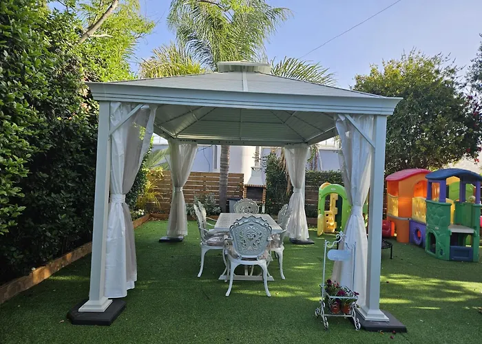 וילה ריש - וילה מושלמת למשפחות עם בריכה, ג\'קוזי ונוף