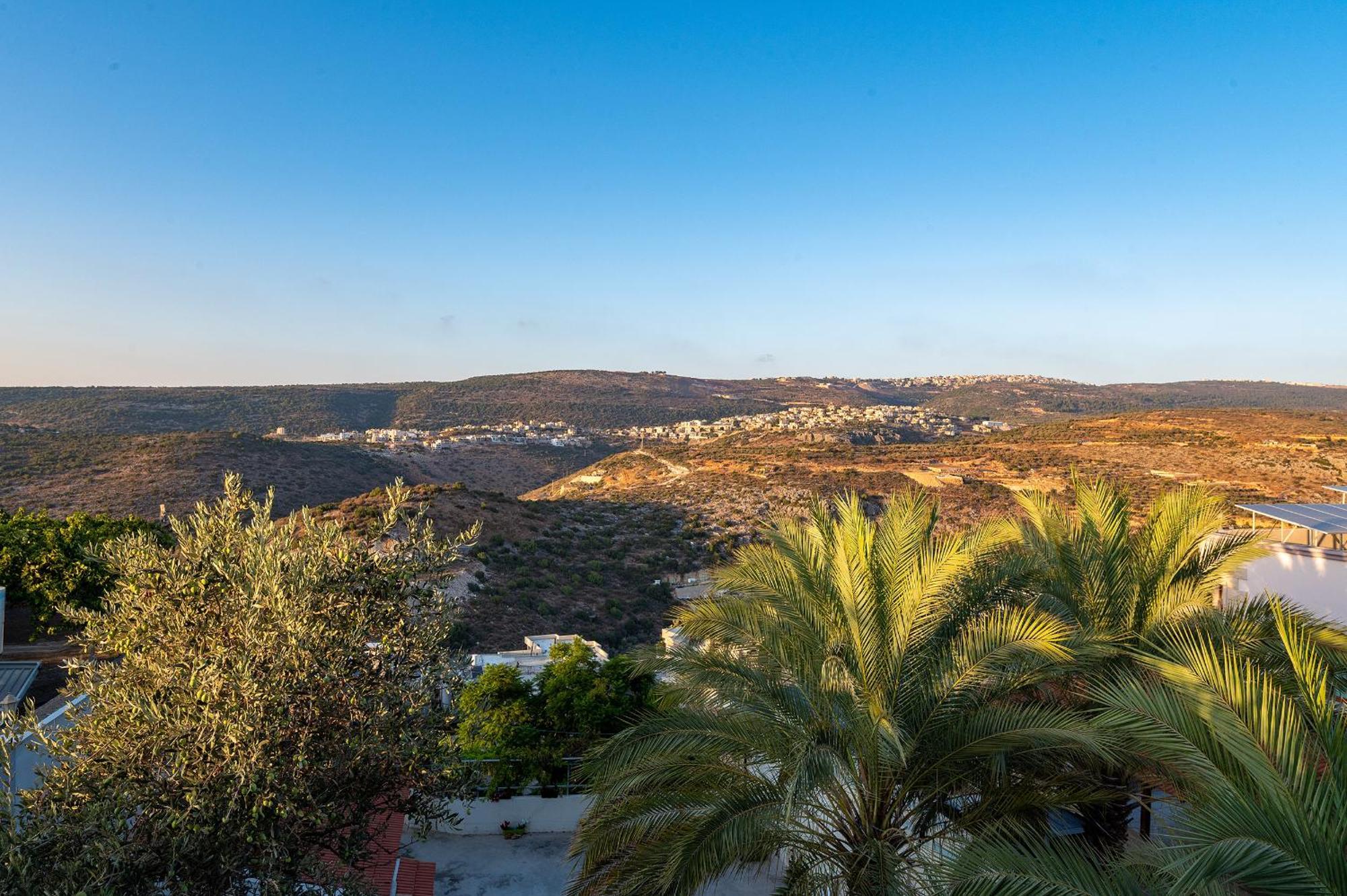 Villa וילה ריש - וילה מושלמת למשפחות עם בריכה, ג'קוזי ונוף Yarka